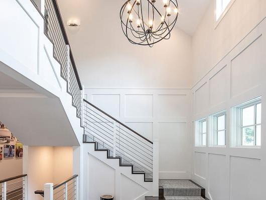Entry hall by high-end builders Concept Building, Inc.
